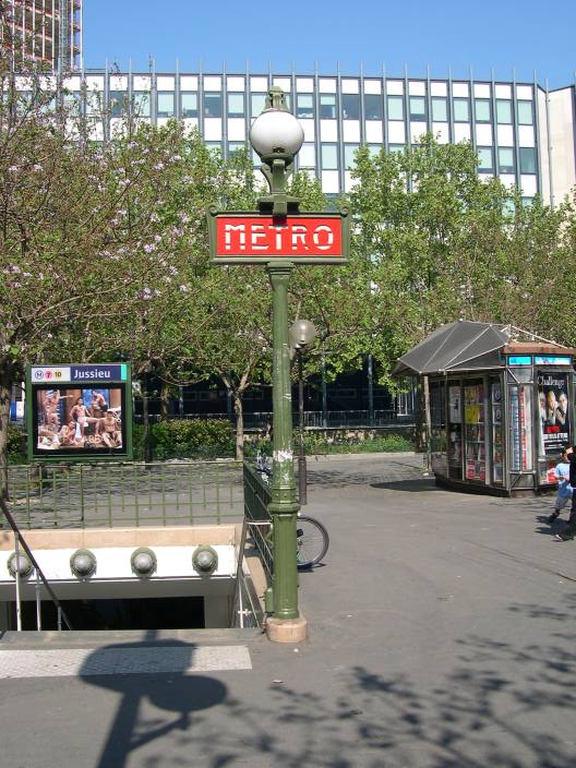  bouche du métro Jussieu